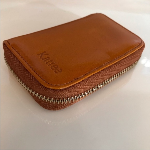 💰Kattee NWOT Leather Zipper 11 Slot Card / ID Holder in Smooth Caramel - Picture 4 of 6
